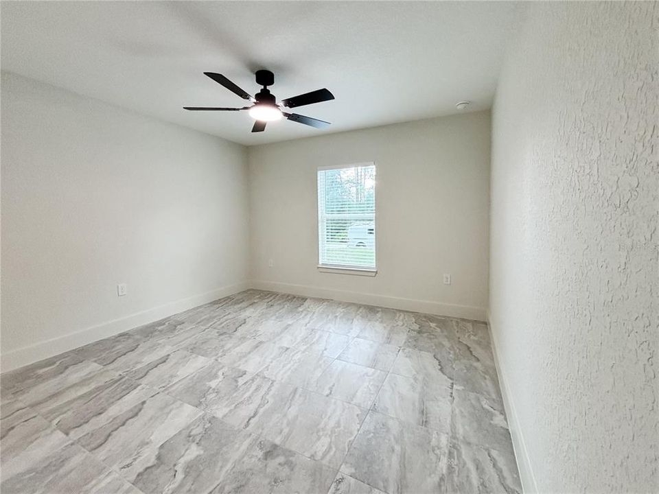 En Venta: $299,900 (3 camas, 2 baños, 1430 Pies cuadrados)