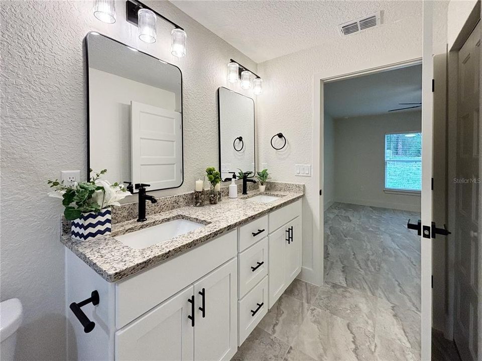 En Venta: $299,900 (3 camas, 2 baños, 1430 Pies cuadrados)
