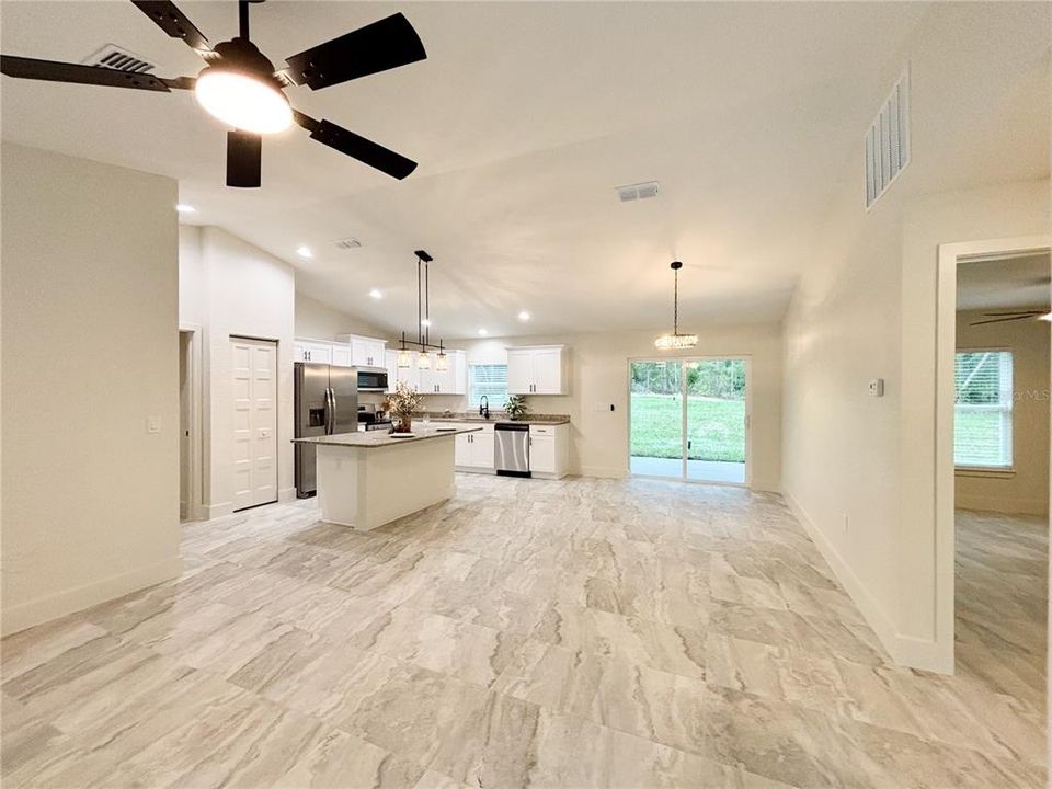 En Venta: $299,900 (3 camas, 2 baños, 1430 Pies cuadrados)
