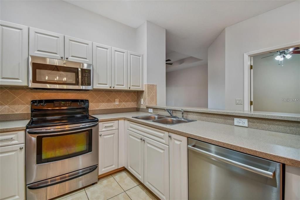For Rent: $2,100 (2 beds, 2 baths, 1246 Square Feet)