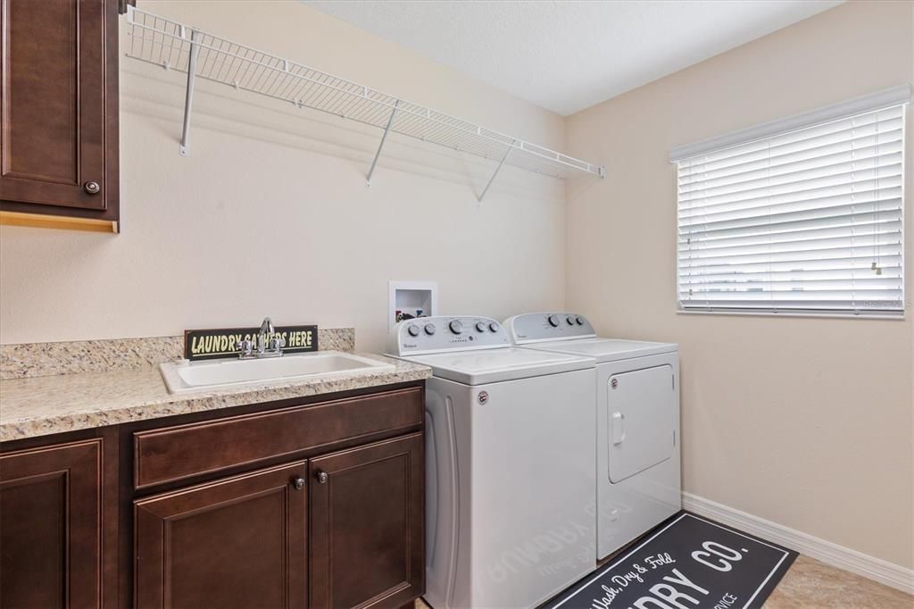 For Sale: $550,000 (3 beds, 3 baths, 1860 Square Feet)