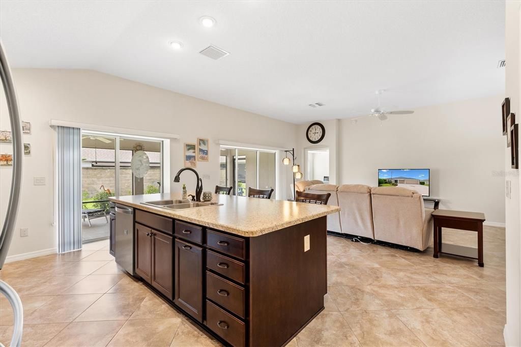 For Sale: $550,000 (3 beds, 3 baths, 1860 Square Feet)