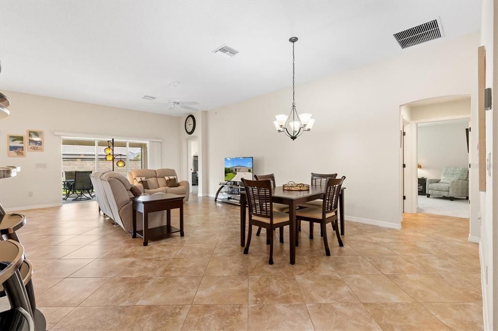 For Sale: $550,000 (3 beds, 3 baths, 1860 Square Feet)