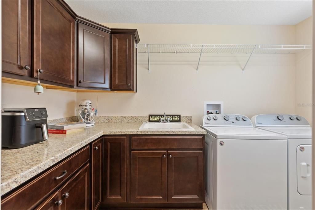For Sale: $550,000 (3 beds, 3 baths, 1860 Square Feet)