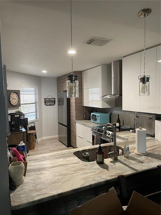 For Sale: $230,000 (2 beds, 2 baths, 930 Square Feet)