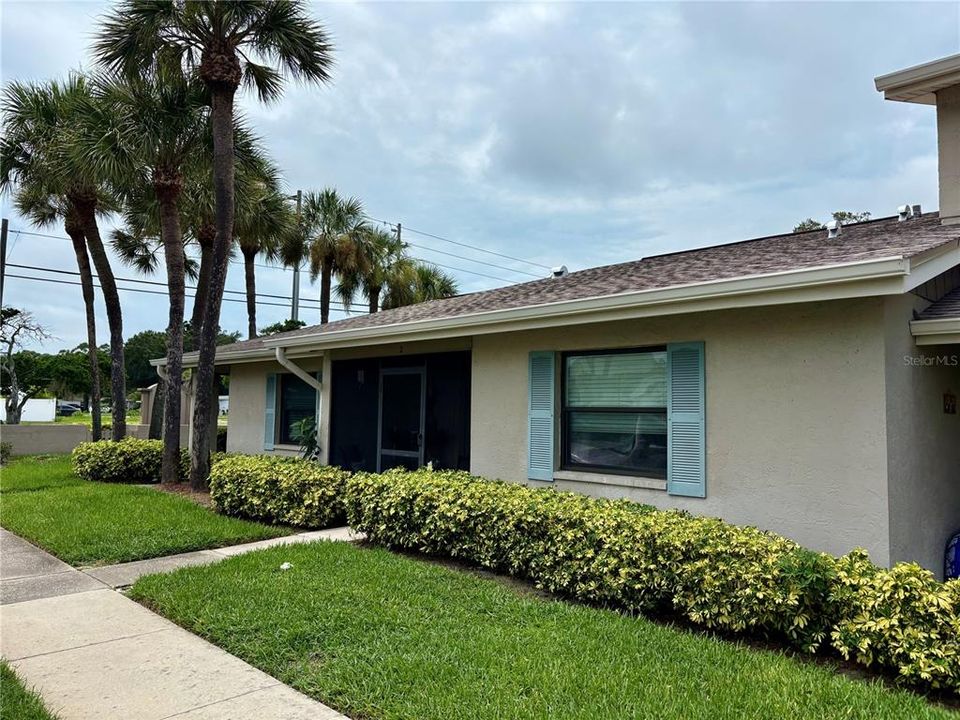 For Sale: $230,000 (2 beds, 2 baths, 930 Square Feet)