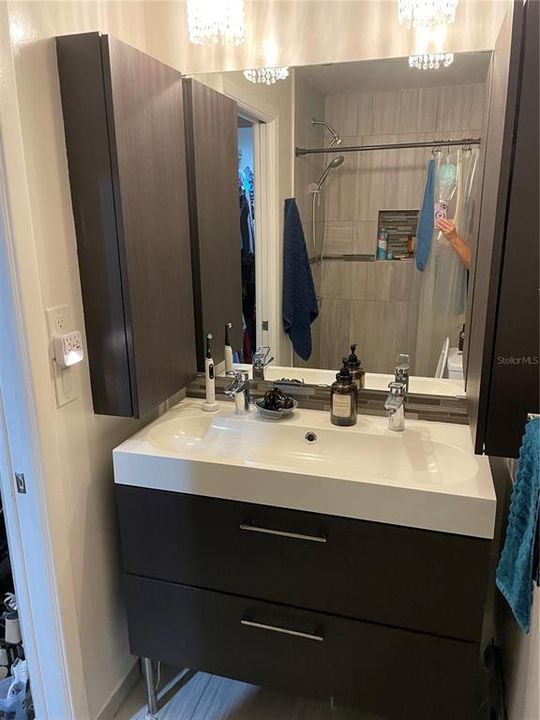 For Sale: $230,000 (2 beds, 2 baths, 930 Square Feet)