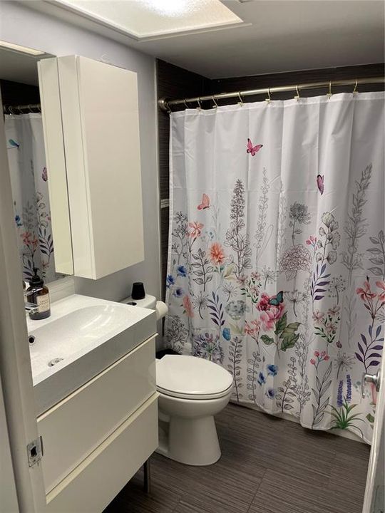 For Sale: $230,000 (2 beds, 2 baths, 930 Square Feet)