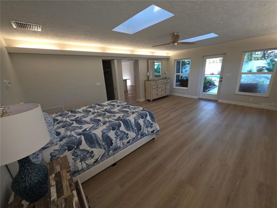 For Sale: $799,900 (4 beds, 3 baths, 2016 Square Feet)