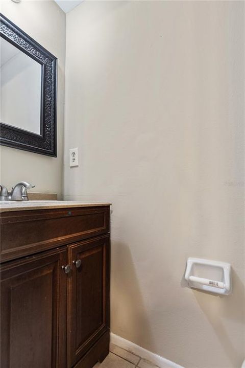 В аренду: $1,899 (2 спален, 1 ванн, 901 Квадратных фут)