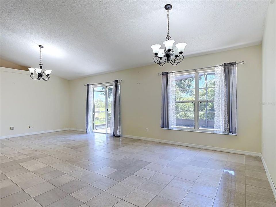 En Venta: $359,000 (4 camas, 2 baños, 1481 Pies cuadrados)