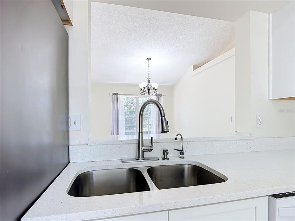 En Venta: $359,000 (4 camas, 2 baños, 1481 Pies cuadrados)