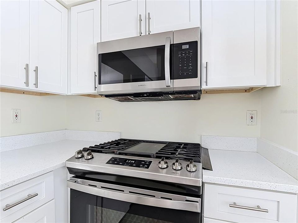 En Venta: $359,000 (4 camas, 2 baños, 1481 Pies cuadrados)