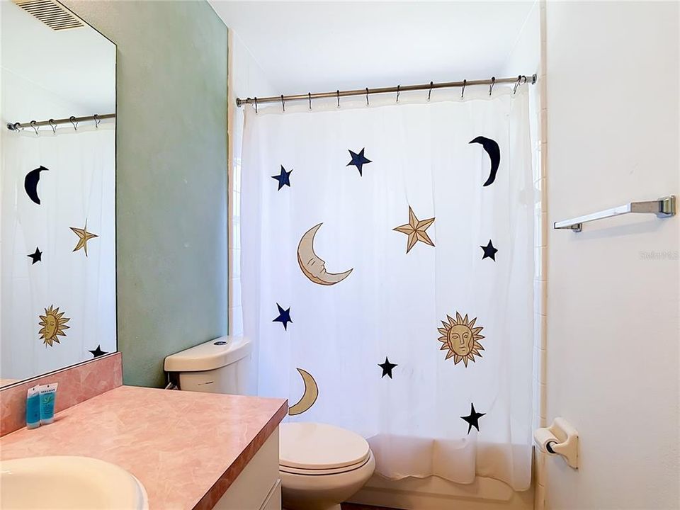En Venta: $359,000 (4 camas, 2 baños, 1481 Pies cuadrados)