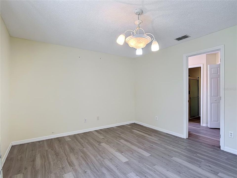 En Venta: $359,000 (4 camas, 2 baños, 1481 Pies cuadrados)