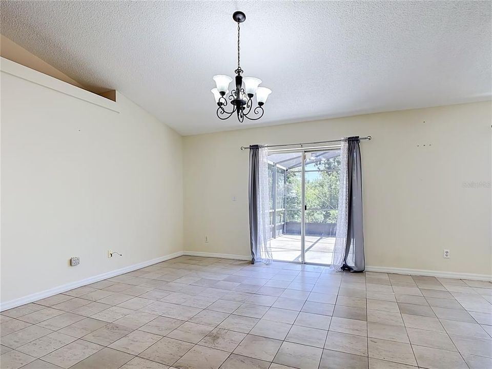 En Venta: $359,000 (4 camas, 2 baños, 1481 Pies cuadrados)