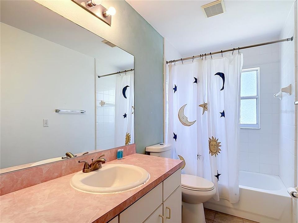En Venta: $359,000 (4 camas, 2 baños, 1481 Pies cuadrados)