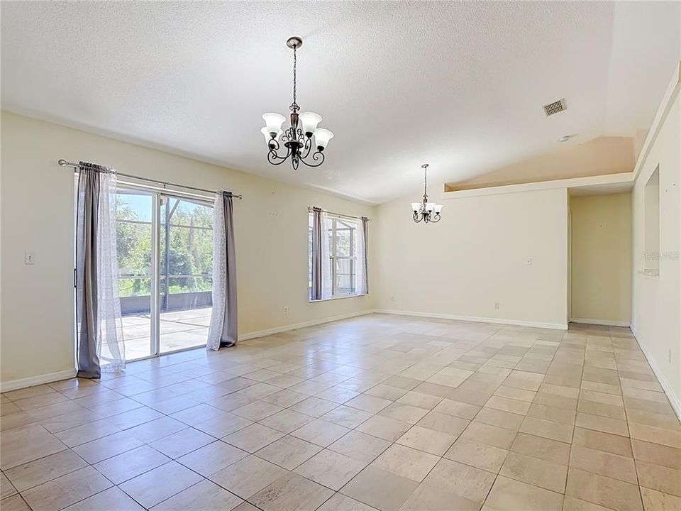 En Venta: $359,000 (4 camas, 2 baños, 1481 Pies cuadrados)