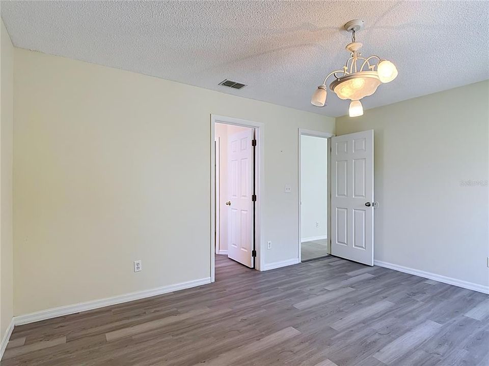 En Venta: $359,000 (4 camas, 2 baños, 1481 Pies cuadrados)
