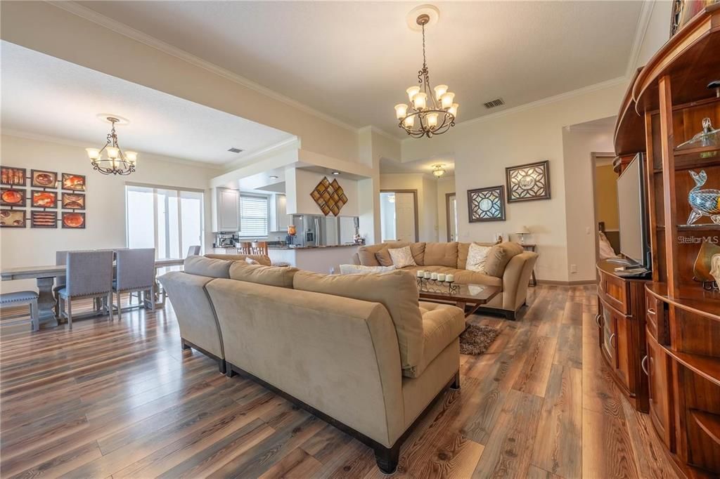 На продажу: $665,000 (3 спален, 2 ванн, 2005 Квадратных фут)