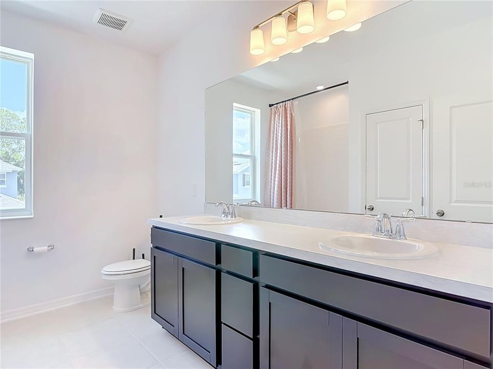 For Sale: $615,000 (5 beds, 4 baths, 3689 Square Feet)