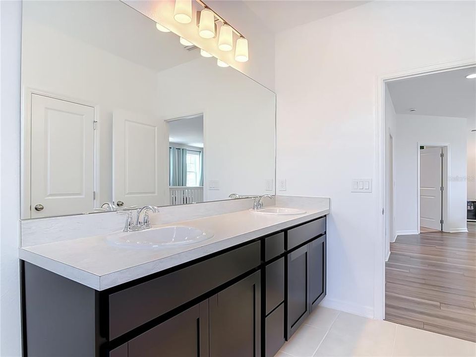 For Sale: $615,000 (5 beds, 4 baths, 3689 Square Feet)