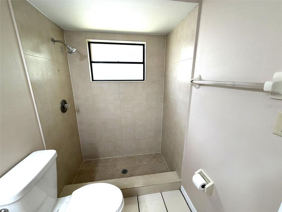 На продажу: $289,900 (2 спален, 2 ванн, 1056 Квадратных фут)