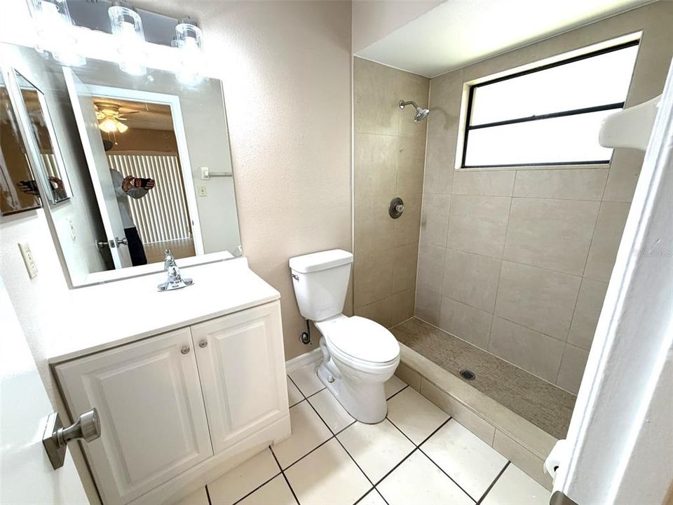 На продажу: $289,900 (2 спален, 2 ванн, 1056 Квадратных фут)