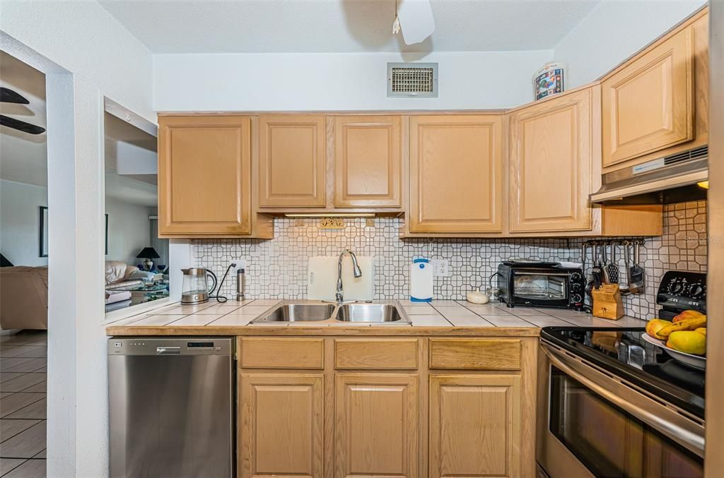 В аренду: $2,000 (2 спален, 2 ванн, 1045 Квадратных фут)