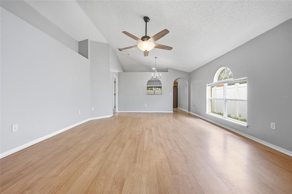 В аренду: $2,450 (3 спален, 2 ванн, 1292 Квадратных фут)