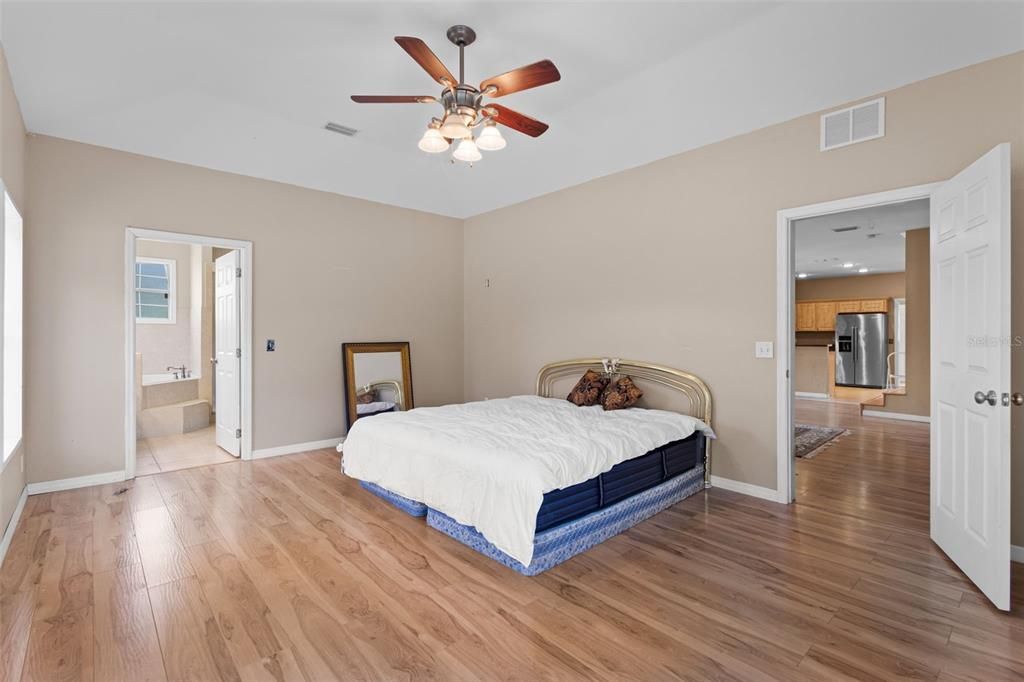 En Venta: $579,000 (4 camas, 2 baños, 2749 Pies cuadrados)