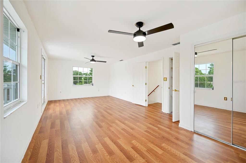 En Venta: $599,000 (5 camas, 2 baños, 2400 Pies cuadrados)