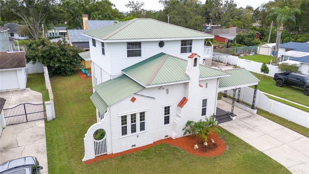 En Venta: $599,000 (5 camas, 2 baños, 2400 Pies cuadrados)