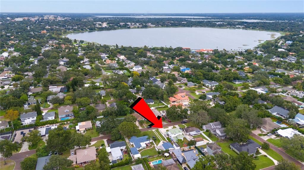 En Venta: $599,000 (5 camas, 2 baños, 2400 Pies cuadrados)