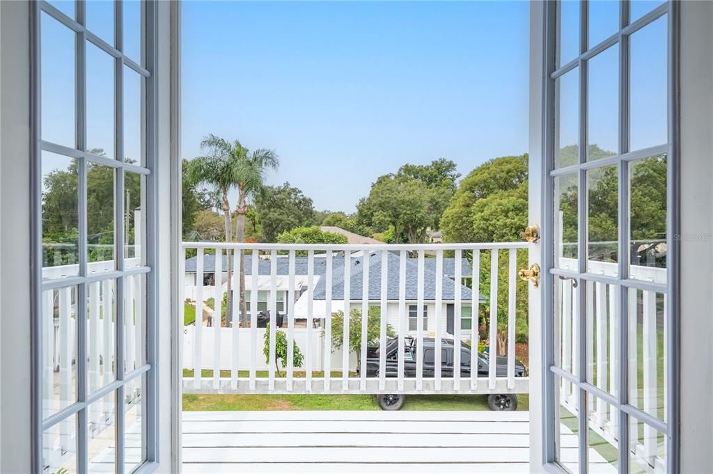 En Venta: $599,000 (5 camas, 2 baños, 2400 Pies cuadrados)