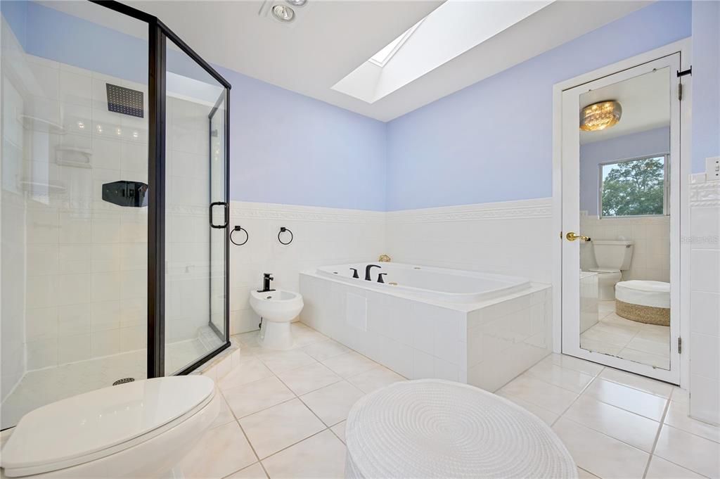 En Venta: $599,000 (5 camas, 2 baños, 2400 Pies cuadrados)