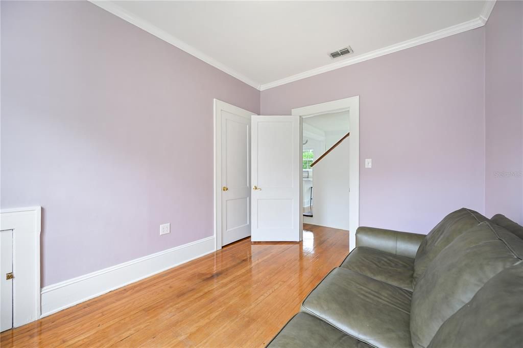 En Venta: $599,000 (5 camas, 2 baños, 2400 Pies cuadrados)