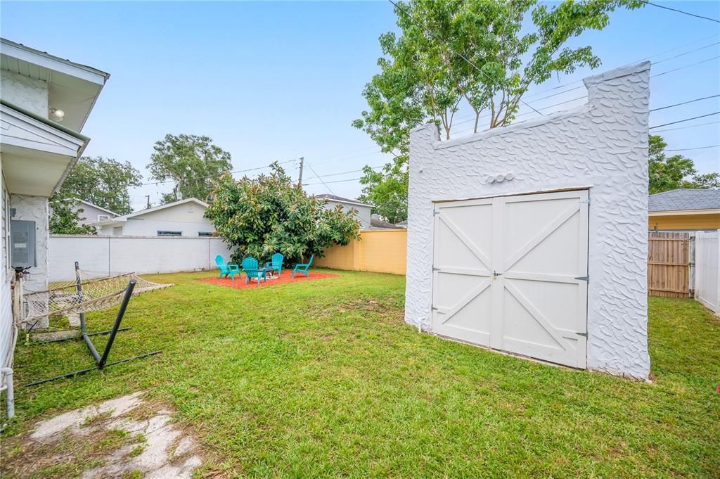 En Venta: $599,000 (5 camas, 2 baños, 2400 Pies cuadrados)