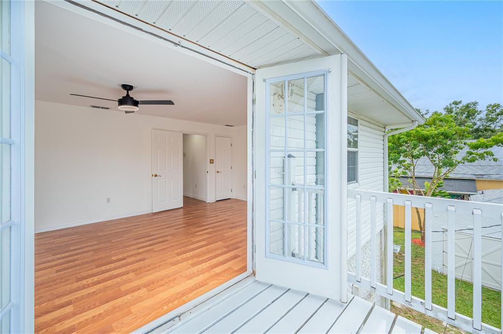 En Venta: $599,000 (5 camas, 2 baños, 2400 Pies cuadrados)