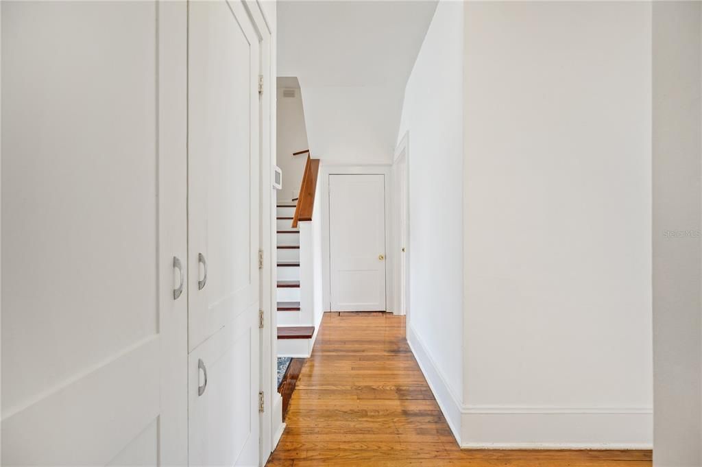 En Venta: $599,000 (5 camas, 2 baños, 2400 Pies cuadrados)