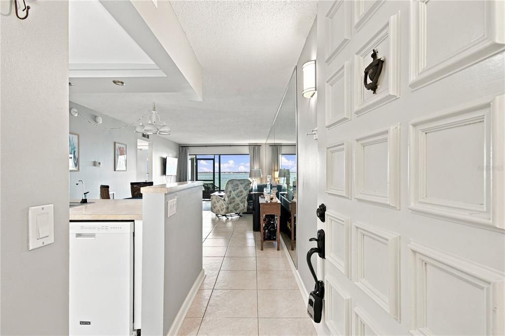 En Venta: $425,000 (2 camas, 2 baños, 890 Pies cuadrados)