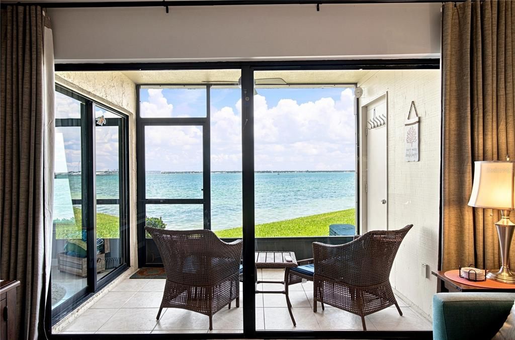 En Venta: $425,000 (2 camas, 2 baños, 890 Pies cuadrados)