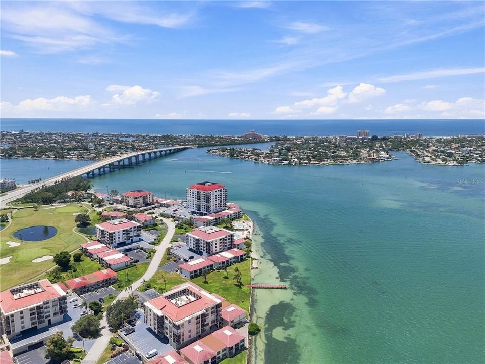 En Venta: $425,000 (2 camas, 2 baños, 890 Pies cuadrados)