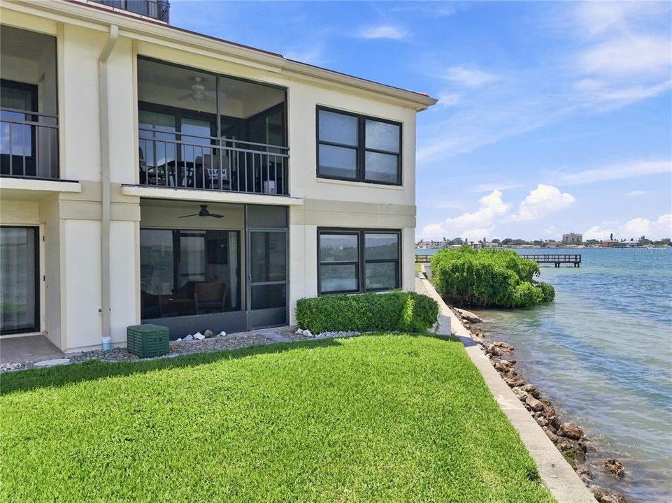En Venta: $425,000 (2 camas, 2 baños, 890 Pies cuadrados)