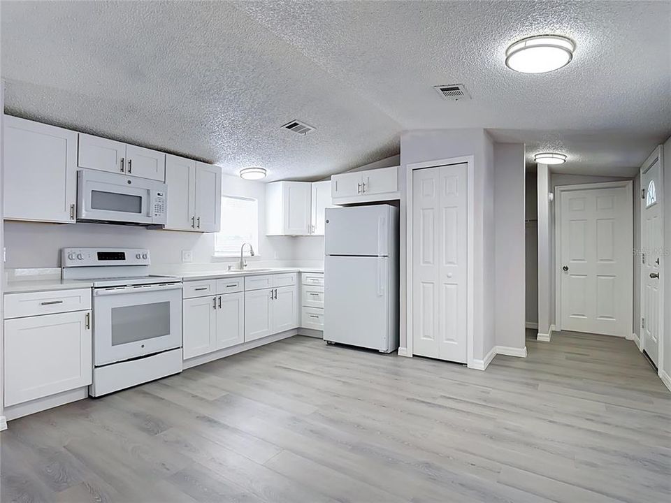 En Venta: $239,000 (3 camas, 2 baños, 1140 Pies cuadrados)