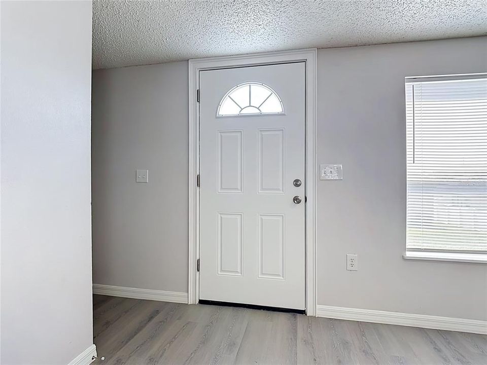 En Venta: $239,000 (3 camas, 2 baños, 1140 Pies cuadrados)