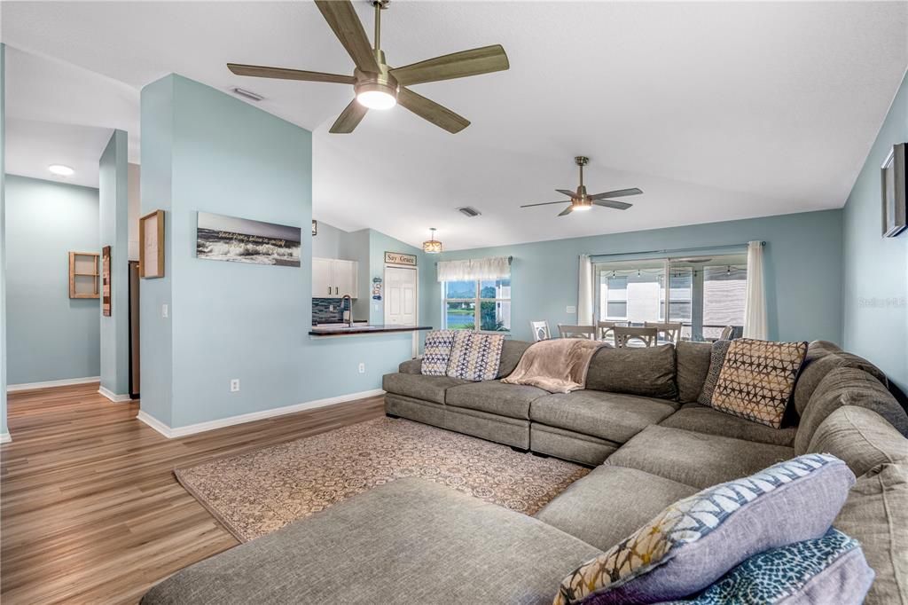 For Sale: $379,900 (3 beds, 2 baths, 1665 Square Feet)