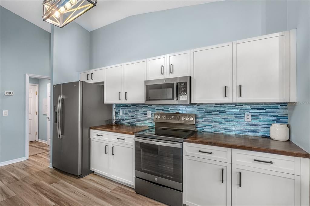 For Sale: $379,900 (3 beds, 2 baths, 1665 Square Feet)