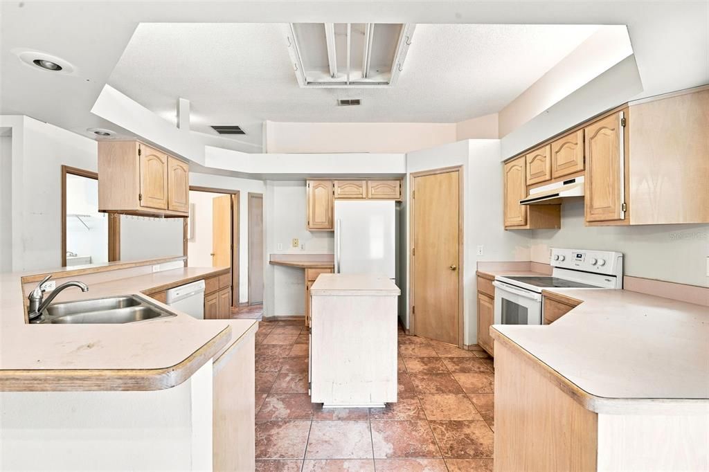 На продажу: $349,900 (4 спален, 2 ванн, 2313 Квадратных фут)