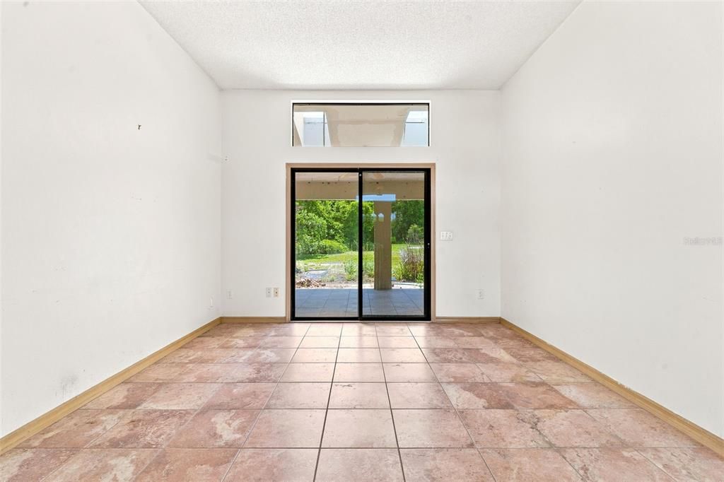 На продажу: $349,900 (4 спален, 2 ванн, 2313 Квадратных фут)